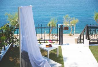 Maistrali Pension has Balcony rooms