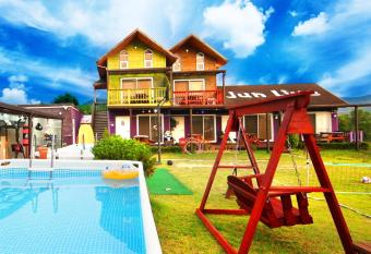 Incheon Ganghwa Jun Live                                  allows 18 year olds to book a room