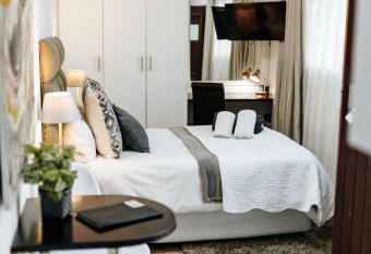 Har-dee-dar allows 18 year olds to book a room