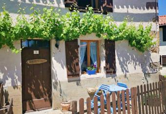 Les Verges Gites has Balcony rooms