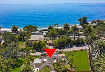 Montecito Hamptons Style Gated Resort - Steps from the Beach has Balcony rooms