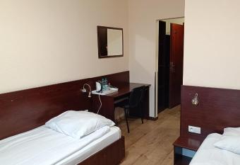 Noclegi Gambit Cieszyn 24h allows 18 year olds to book a room