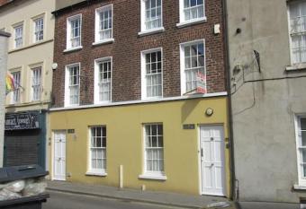 Cathedral Cottage has Balcony rooms