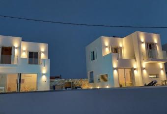 Naxos Superior Villas has Balcony rooms
