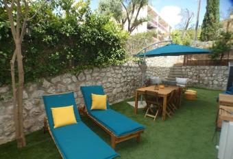 Studio avec jardin proche plage Six Fours/Sanary has Balcony rooms