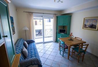 OASI BEACH Apartment allows 18 year olds to book a room