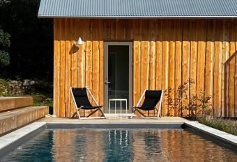 Torpet1820 has Balcony rooms