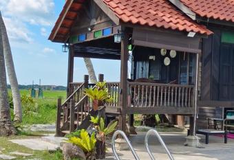 Kampung Cheq Homestay - Private Pool, Free Wifi, Netflix has Balcony rooms