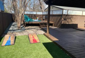 Brentwood de Maria oCowboy Pool & Dog Friendly has rooms with a private hot tub