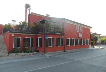 Locanda Gallo has Balcony rooms