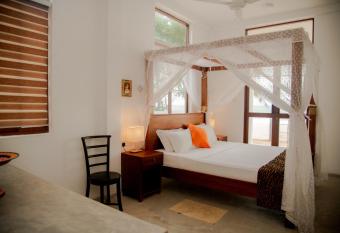 Sea Crest Beach Villa has Balcony rooms