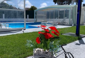 Aroeira Tropical Villa allows 18 year olds to book a room