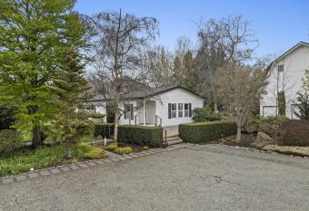 New Briarwood Estate, Rosewood Retreat allows 18 year olds to book a room