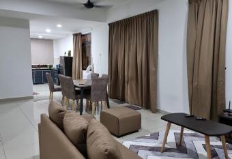 Michelle Harmonia Homestay 2A4 Four Bedrooms corner unit has Balcony rooms