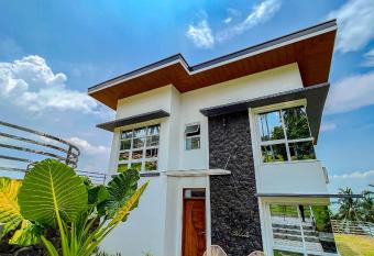 Caliraya Heights Resorts and Events Place has Balcony rooms