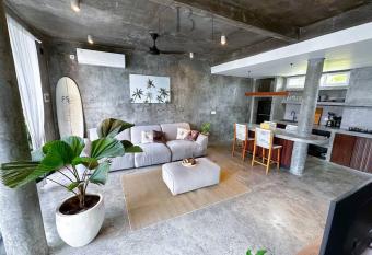 Industrial 3BR Villa Pererenan Quite area has Balcony rooms