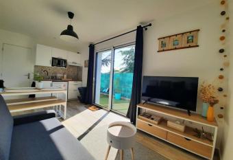 Mon Alouette - G  te & Bien-  tre allows 18 year olds to book a room