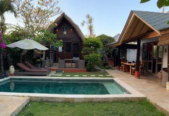 Villa 2 rooms allows 18 year olds to book a room