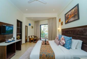 Hotel Wood Lark Zirakpur Chandigarh- A unit of Sidham Group of Hotels has Balcony rooms