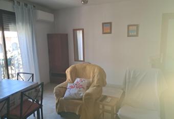 APARTAMENTO CON ENCANTO SIN COCINA allows 18 year olds to book a room