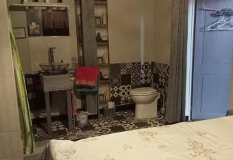 Le repaire des   cureuils allows 18 year olds to book a room