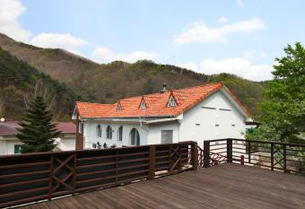 Gapyeong Neulsolgil Pension                        allows 18 year olds to book a room