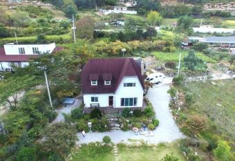 Gapyeong ChungSanByeolGok                           allows 18 year olds to book a room