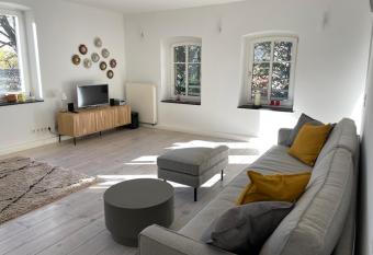 Haus mit T  rmchen allows 18 year olds to book a room