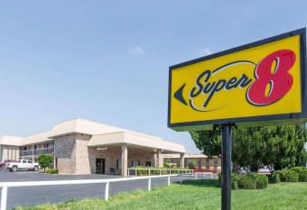 Super 8 by Wyndham Clovis has Smoking rooms