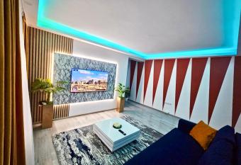 Cazare Ploiesti allows 18 year olds to book a room