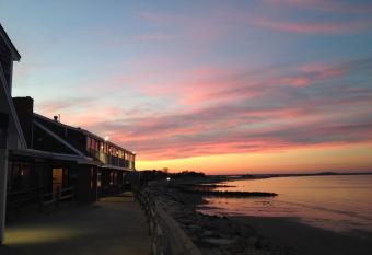 Pilgrim Sands on Long Beach has Balcony rooms