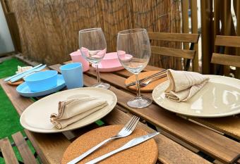 L envol  e - 15  de Paris & 10  du Stade de France has Balcony rooms