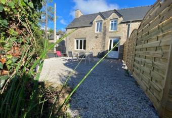 G  te    la ferme de la Corbinais has Balcony rooms
