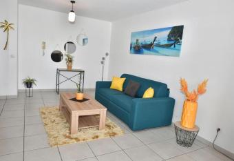 Les Pitons et La Mer allows 18 year olds to book a room