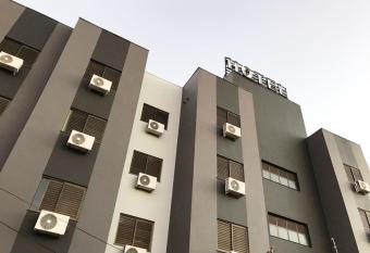 Master Gold Hotel Express allows 18 year olds to book a room