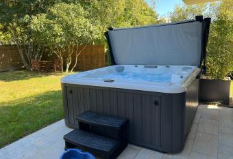 Appartement avec Jacuzzi et Jardin - jusqu    8 pers - Nantes allows 18 year olds to book a room