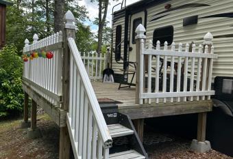 Comfy, quiet RV for your getaway has Balcony rooms