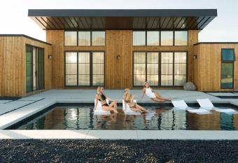 The Lunawood - Lux Home Pool and Spa allows 18 year olds to book a room