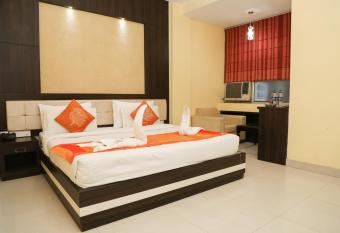 Hotel Dolphin International allows 18 year olds to book a room