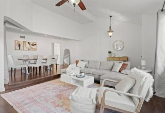 Your Cozy Simi Getaway allows 18 year olds to book a room