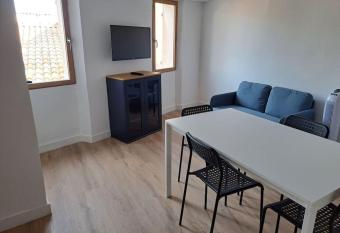 petit duplex centre m  di  val allows 18 year olds to book a room