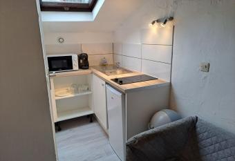 la studette de l op  ra allows 18 year olds to book a room