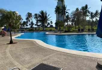 La MEJOR opci  n Acapulco Diamante has rooms with a private hot tub