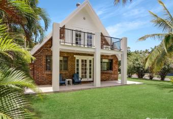 A- FRAME ON FERGUSON! has Balcony rooms