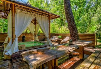 Chalet Bangli has Balcony rooms