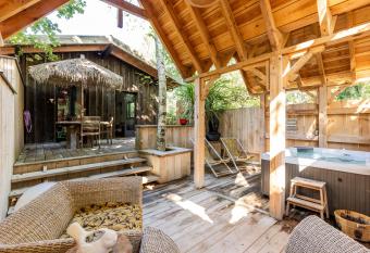 Chalet Savannaketh has Balcony rooms