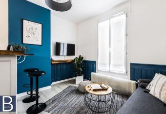 Le Bataillon - Confort allows 18 year olds to book a room