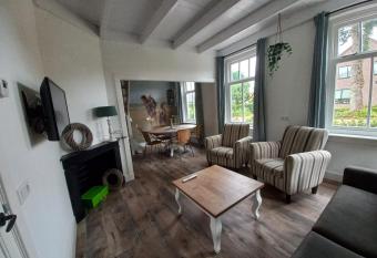 Vakantiewoning - Veurom has Balcony rooms