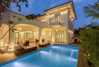 LohonoStays Silvio Villa A has Balcony rooms