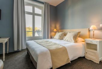 H  tel des Marais Salants allows 18 year olds to book a room